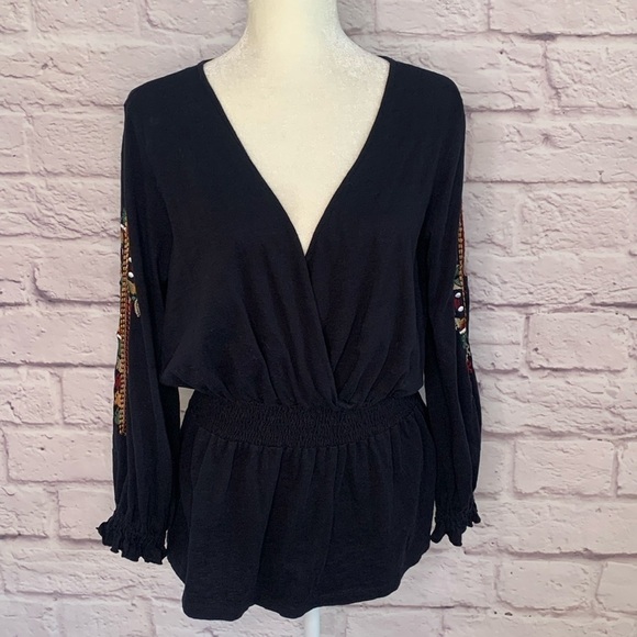 Ranna Gill Cross Front Top - Picture 1 of 8